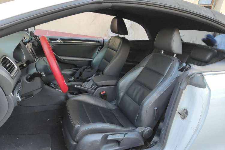 Used Volkswagen Golf 2012 1.4TSI Comfort Convertible Edition Left Front Seat