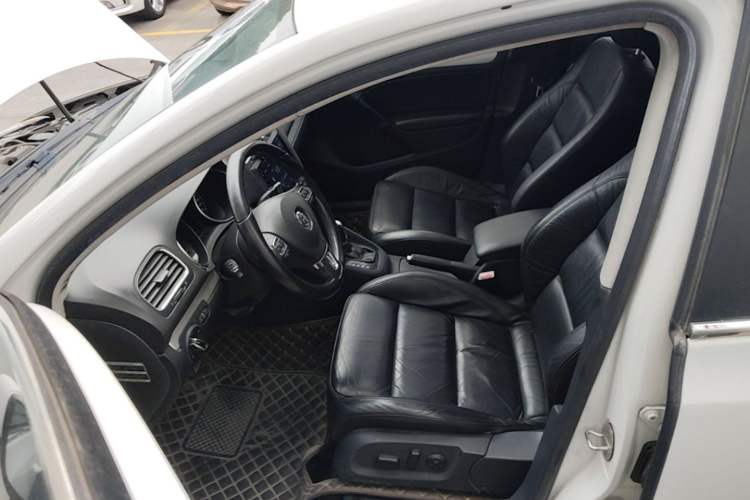 Used Volkswagen Golf 2012 1.4TSI Automatic Luxury Edition Left Front Seat