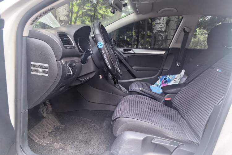 Used Volkswagen Golf 2012 1.6L Automatic Fashion Model Left Front Seat