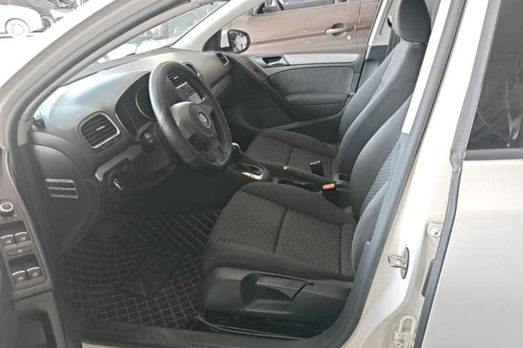 Used Volkswagen Golf 2012 1.6L Automatic Fashion Model Left Front Seat