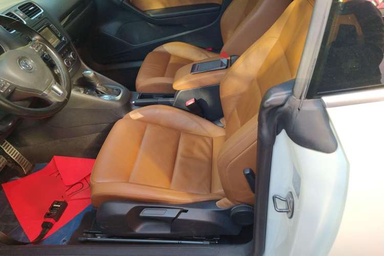 Used Volkswagen Golf 2012 1.4TSI Luxury Convertible Edition Left Front Seat