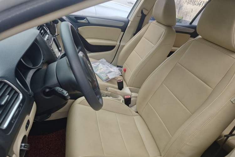 Used Volkswagen Golf 2012 1.6L Automatic Fashion Model Left Front Seat