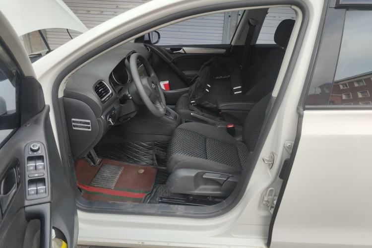 Used Volkswagen Golf 2012 1.6L Automatic Fashion Model Left Front Seat