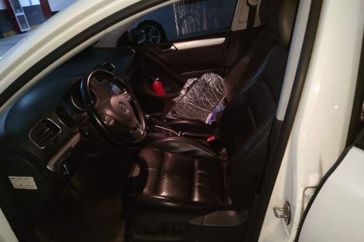 Used Volkswagen Golf 2012 1.4TSI Automatic Luxury Edition Left Front Seat
