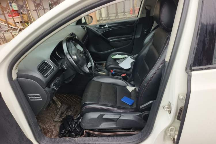 Used Volkswagen Golf 2012 1.6L Automatic Comfort Model Left Front Seat
