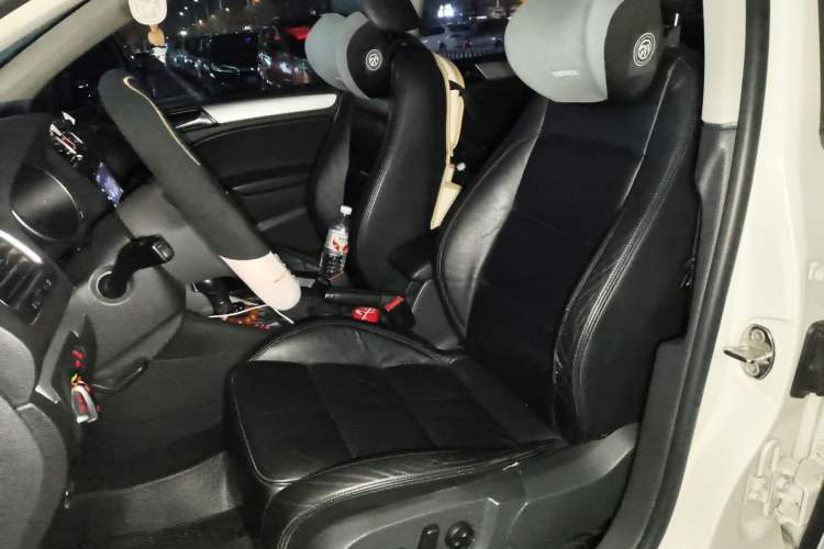 Used Volkswagen Golf 2012 1.4TSI Automatic Luxury Edition Left Front Seat