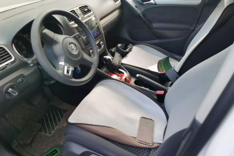 Used Volkswagen Golf 2012 1.6L Automatic Fashion Model Left Front Seat