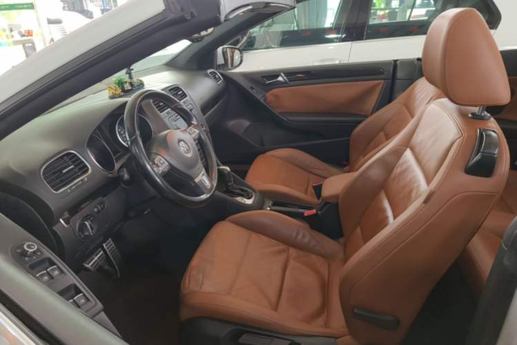 Used Volkswagen Golf 2012 1.4TSI Luxury Convertible Edition Left Front Seat