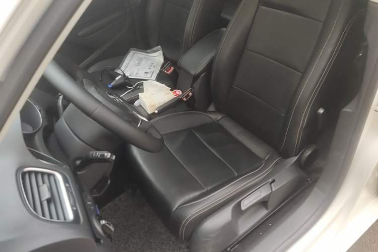 Used Volkswagen Golf 2012 1.4 TSI Automatic Comfort Edition Left Front Seat