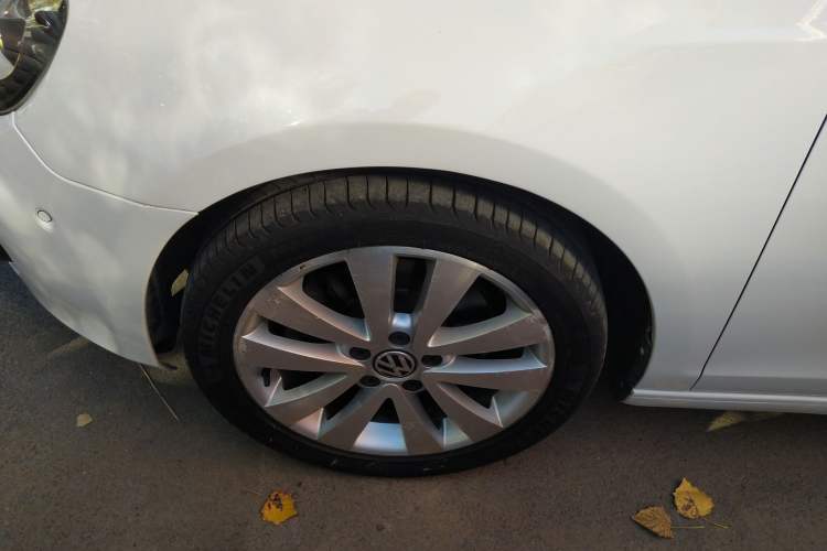 Used Volkswagen Golf 2012 1.4TSI Luxury Convertible Edition Left Front Wheel Hub