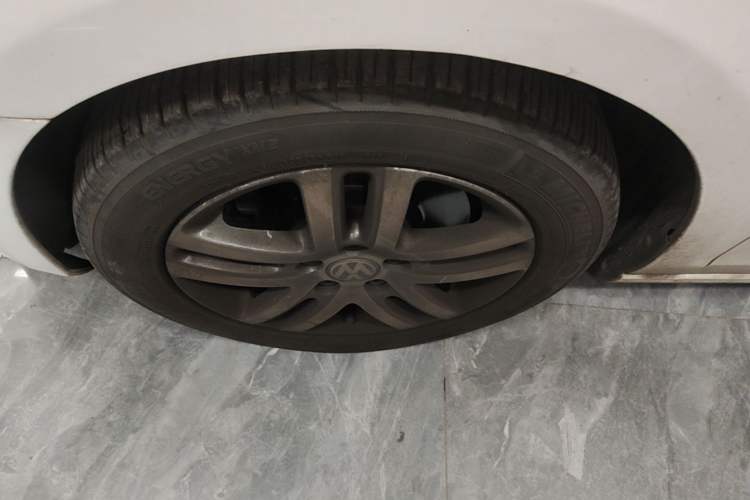 Used Volkswagen Golf 2012 1.4TSI Comfort Convertible Edition Left Front Wheel Hub