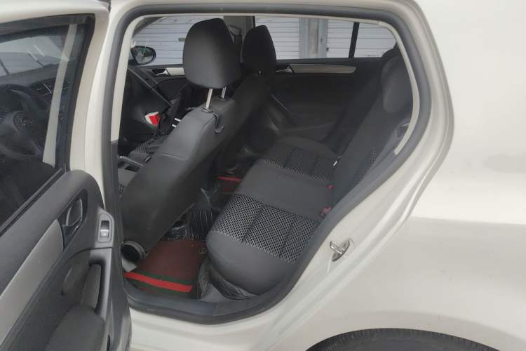 Used Volkswagen Golf 2012 1.6L Automatic Fashion Model Left Rear Seat