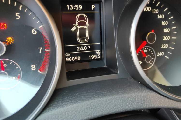 Used Volkswagen Golf 2012 1.4TSI Comfort Convertible Edition Odometer Close Up