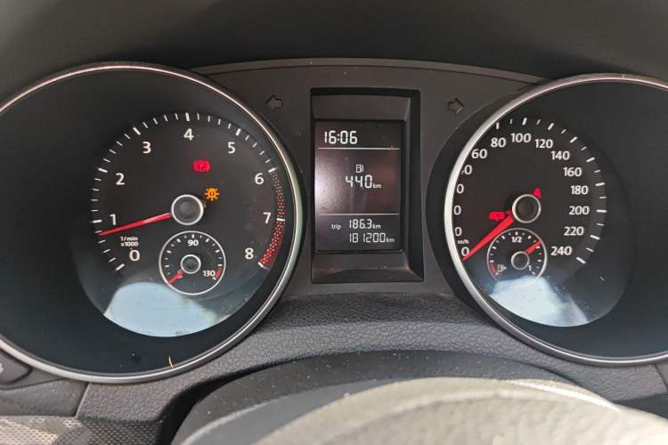 Used Volkswagen Golf 2012 1.4 TSI Manual Comfort Edition Odometer Close Up