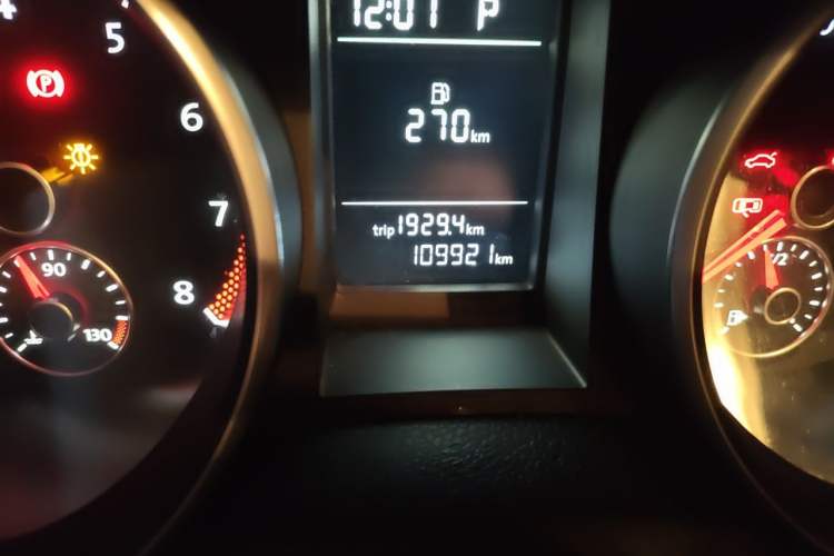 Used Volkswagen Golf 2012 1.6L Automatic Fashion Model Odometer Close Up