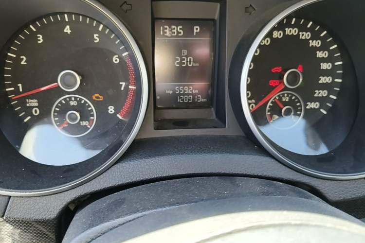 Used Volkswagen Golf 2012 1.4 TSI Automatic Comfort Edition Odometer Close Up