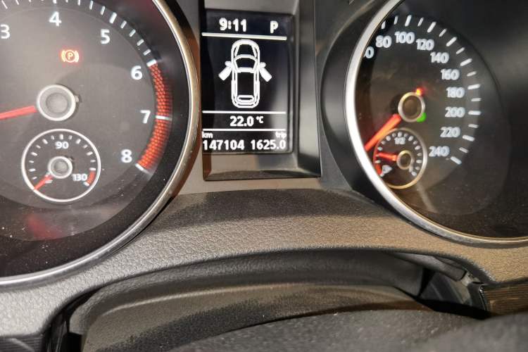Used Volkswagen Golf 2012 1.4TSI Comfort Convertible Edition Odometer Close Up
