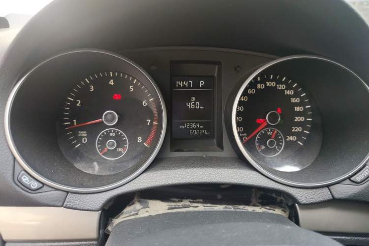 Used Volkswagen Golf 2012 1.6L Automatic Fashion Model Odometer Close Up