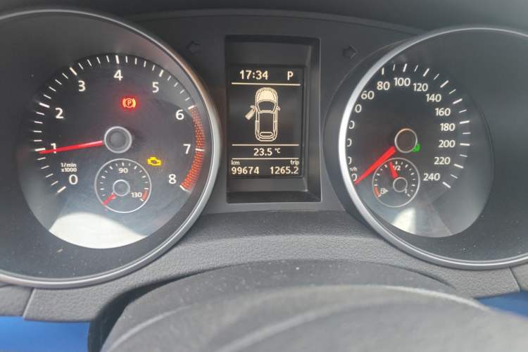 Used Volkswagen Golf 2012 1.4TSI Comfort Convertible Edition Odometer Close Up
