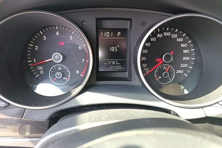 Used Volkswagen Golf 2012 1.4 TSI Automatic Comfort Edition Odometer Close Up