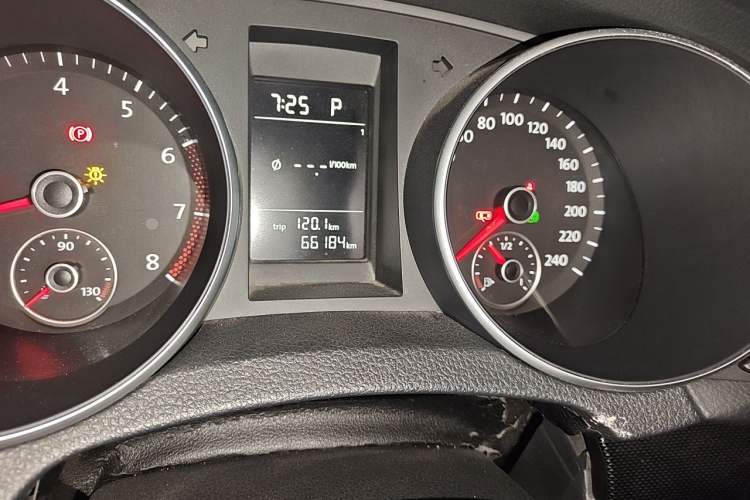 Used Volkswagen Golf 2012 1.4 TSI Automatic Comfort Edition Odometer Close Up