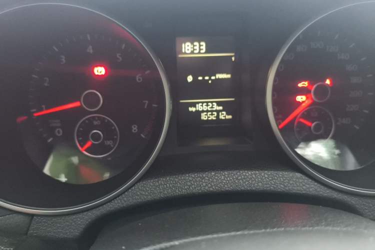 Used Volkswagen Golf 2012 1.6 Manual Comfort Edition Odometer Close Up