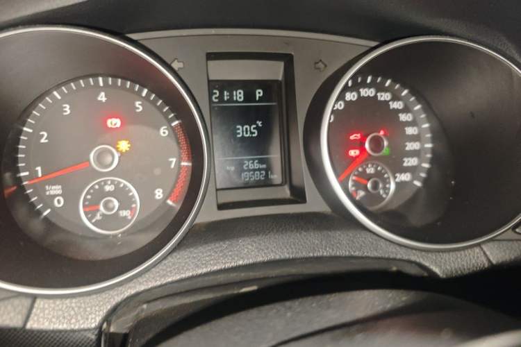Used Volkswagen Golf 2012 1.4 TSI Automatic Comfort Edition Odometer Close Up