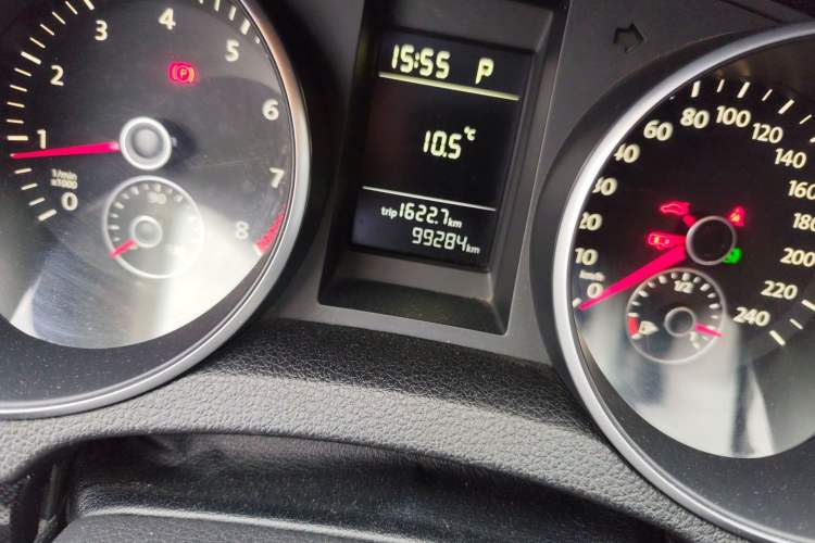 Used Volkswagen Golf 2012 1.4 TSI Automatic Comfort Edition Odometer Close Up