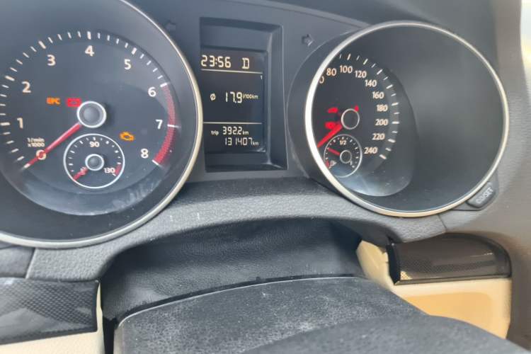Used Volkswagen Golf 2012 1.4 TSI Automatic Comfort Edition Odometer Close Up