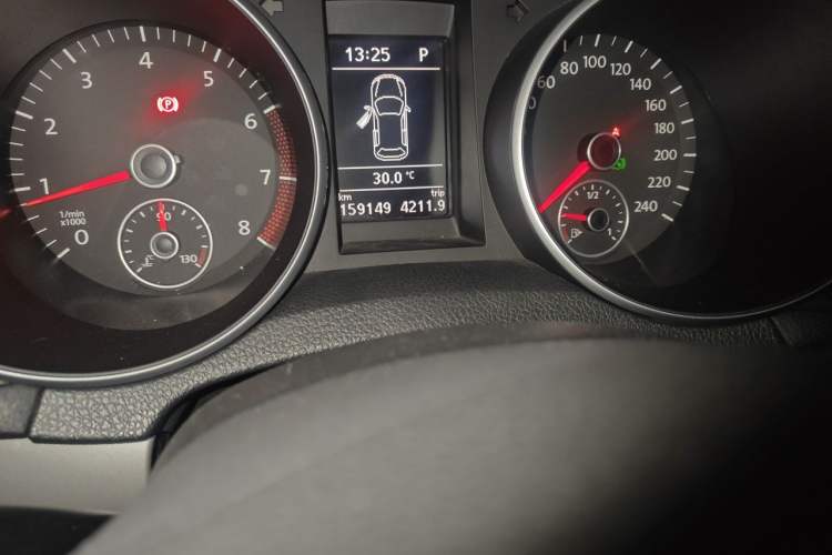 Used Volkswagen Golf 2012 1.4TSI Automatic Luxury Edition Odometer Close Up