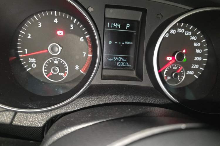 Used Volkswagen Golf 2012 1.6L Automatic Comfort Model Odometer Close Up