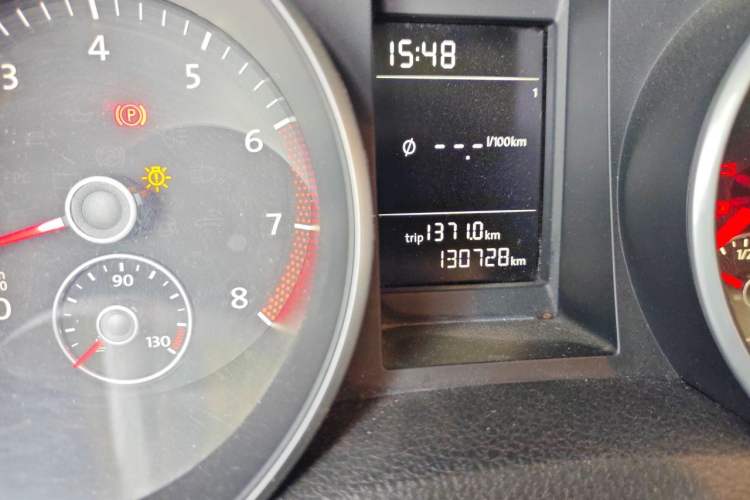 Used Volkswagen Golf 2012 1.4 TSI Manual Comfort Edition Odometer Close Up