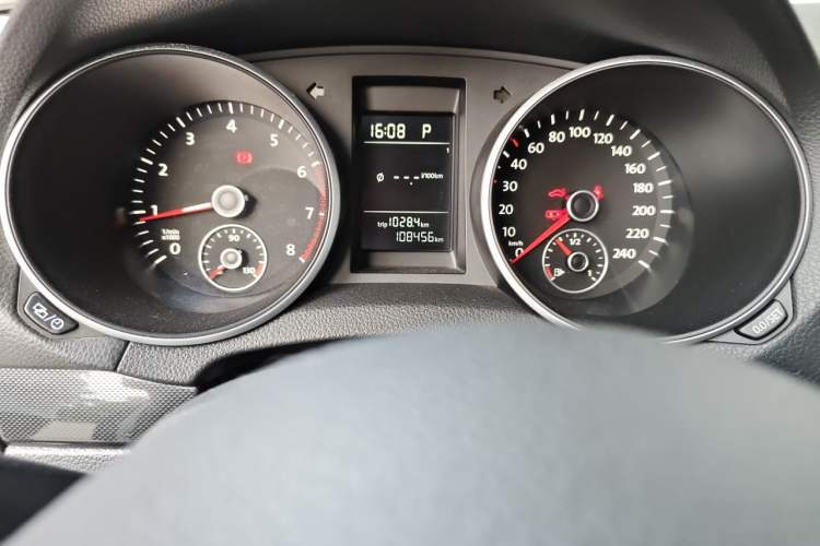 Used Volkswagen Golf 2012 1.6L Automatic Comfort Model Odometer Close Up