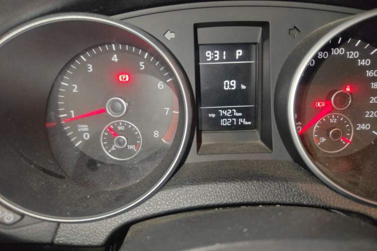 Used Volkswagen Golf 2012 1.6L Automatic Comfort Model Odometer Close Up