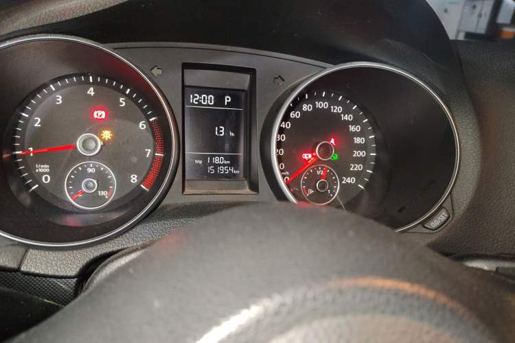 Used Volkswagen Golf 2012 1.6L Automatic Comfort Model Odometer Close Up