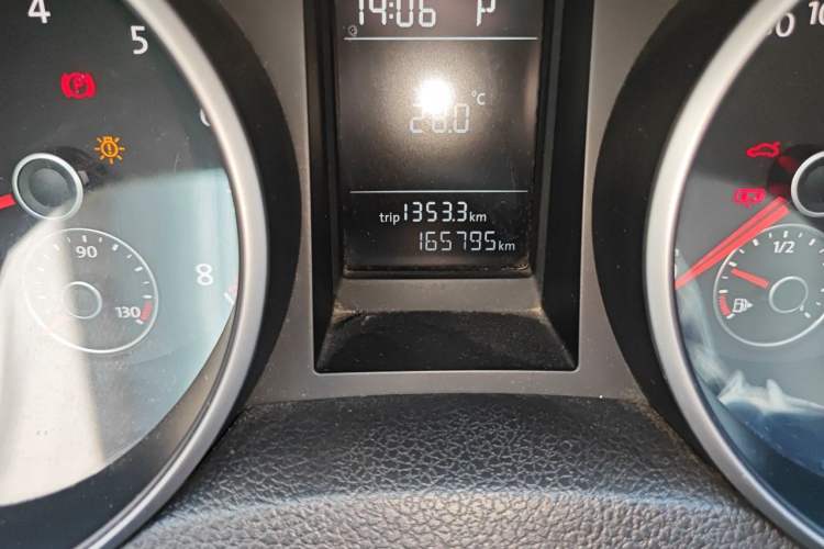 Used Volkswagen Golf 2012 1.4 TSI Automatic Comfort Edition Odometer Close Up
