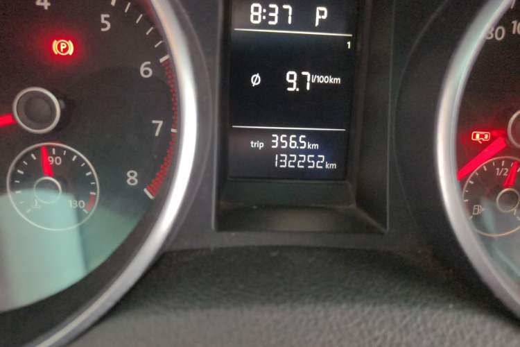 Used Volkswagen Golf 2012 1.4 TSI Automatic Comfort Edition Odometer Close Up