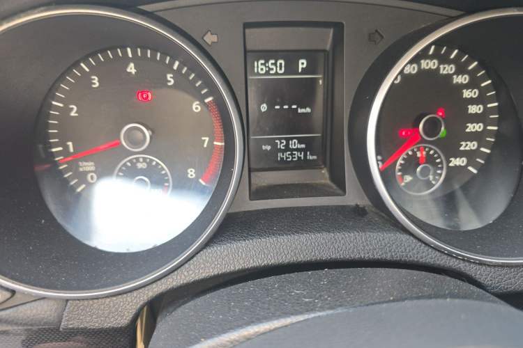 Used Volkswagen Golf 2012 1.4 TSI Automatic Comfort Edition Odometer Close Up