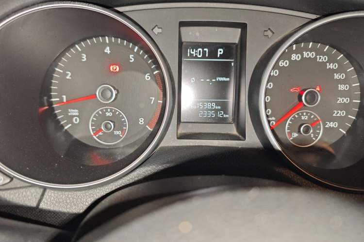 Used Volkswagen Golf 2012 1.6L Automatic Comfort Model Odometer Close Up