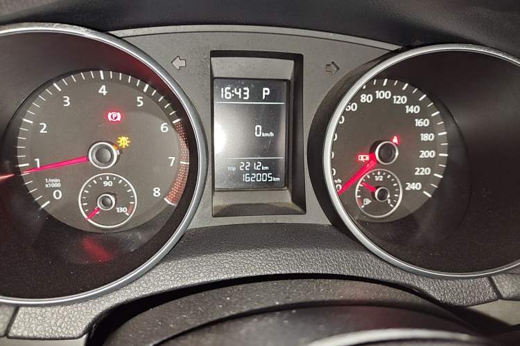 Used Volkswagen Golf 2012 1.6L Automatic Fashion Model Odometer Close Up