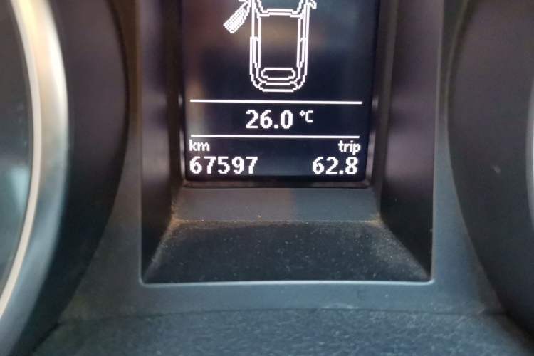 Used Volkswagen Golf 2012 1.4TSI Luxury Convertible Edition Odometer Close Up