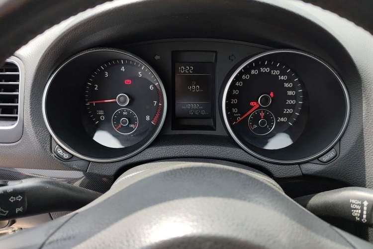 Used Volkswagen Golf 2012 1.6 Manual Comfort Edition Odometer Close Up