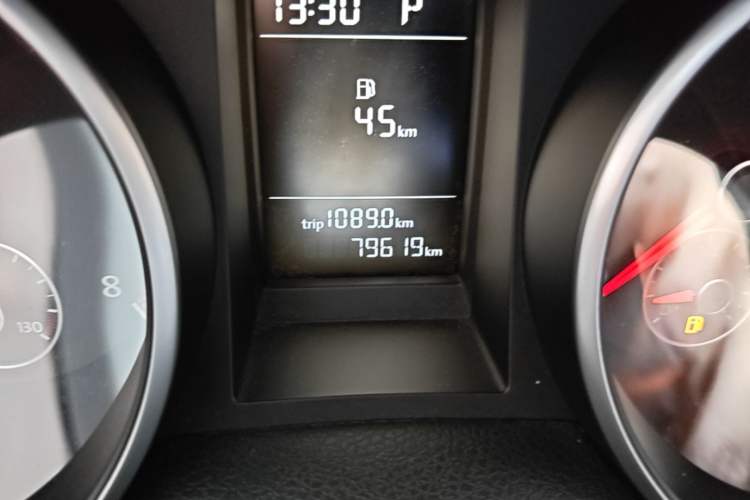 Used Volkswagen Golf 2012 1.6L Automatic Fashion Model Odometer Close Up