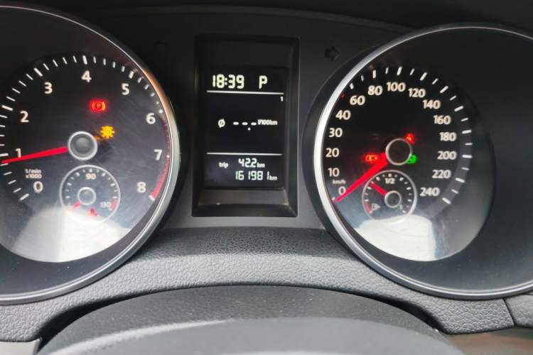 Used Volkswagen Golf 2012 1.6L Automatic Fashion Model Odometer Close Up