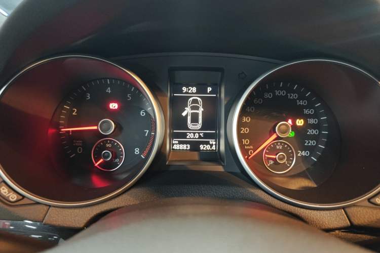 Used Volkswagen Golf 2012 1.4TSI Luxury Convertible Edition Odometer Close Up