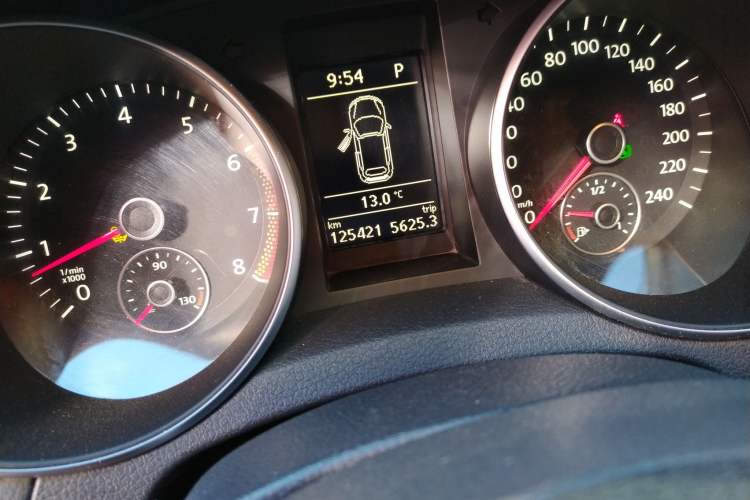 Used Volkswagen Golf 2012 1.4TSI Luxury Convertible Edition Odometer Close Up