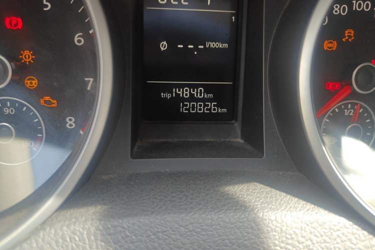 Used Volkswagen Golf 2012 1.4 TSI Automatic Comfort Edition Odometer Close Up