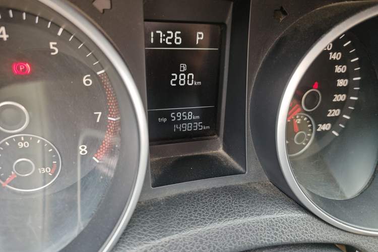 Used Volkswagen Golf 2012 1.6L Automatic Fashion Model Odometer Close Up