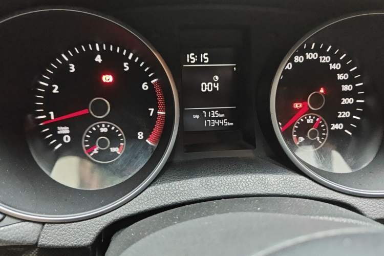Used Volkswagen Golf 2012 1.6 Manual Comfort Edition Odometer Close Up