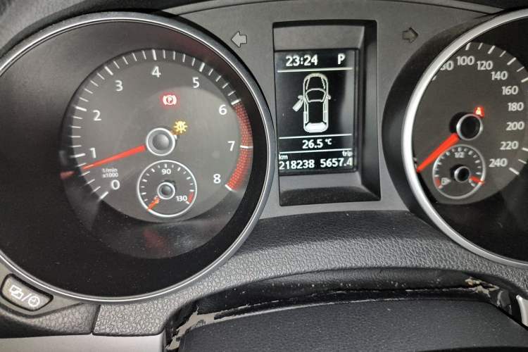 Used Volkswagen Golf 2012 1.4TSI Automatic Luxury Edition Odometer Close Up